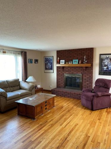 5 Farm River Dr, Northford, CT 06472-1463