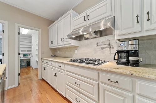 1811 Forest Meadow Ln, Richardson TX  75081-2166 exterior