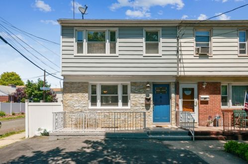 41 12th St, Bayonne, NJ 07002-2517