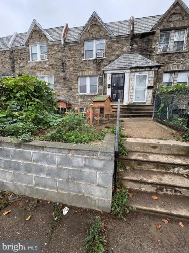 6829 Horrocks St, Philadelphia, PA 19149-2213