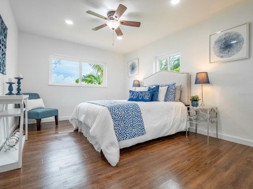 3201 Maritana Dr, Saint Petersburg FL  33706-4036 exterior