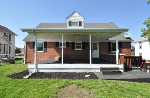 233 Main St, West Jefferson OH  43162-1123 exterior