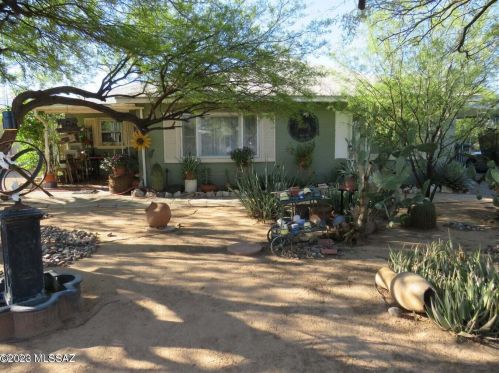 130 Navajo Rd, Tucson, AZ 85705-5221