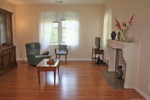 121 Jerry Daniels Rd, East Hampton CT  06447-1230 exterior