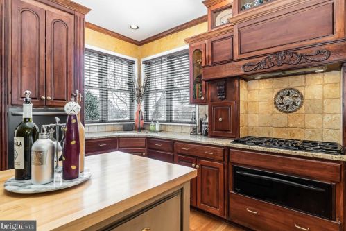 329 Mdw Dr, Navy Sup Dpt PA 17055-5187 exterior