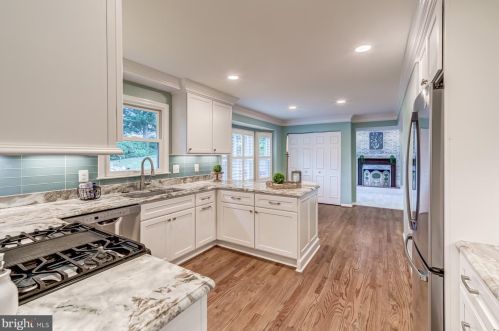 7593 Seabrook Ln, Springfield, VA 22153-2119