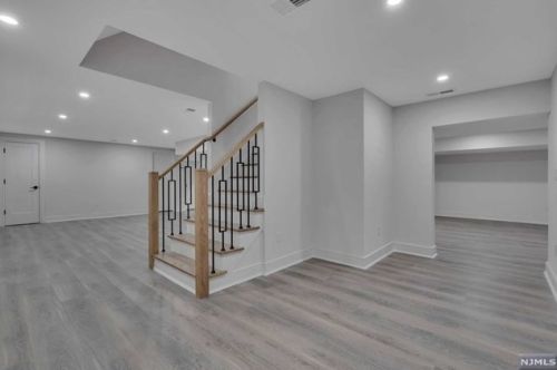 39 Pinehill Dr, Upper Saddle River NJ  07458-1927 exterior