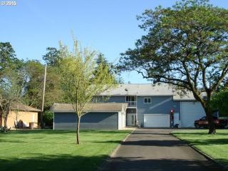 243 Independence Ln, Roseburg, OR 97471-9540