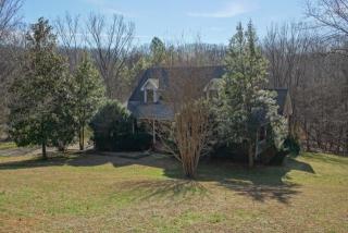 704 River Bend Dr, Clarksville, TN 37043-5380