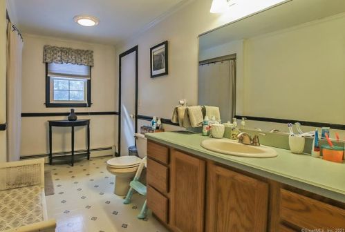 55 Dorothy Dr, Middletown CT 06457-5312 exterior