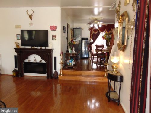 14833 Winding Loop, Woodbridge VA  22191-3461 exterior