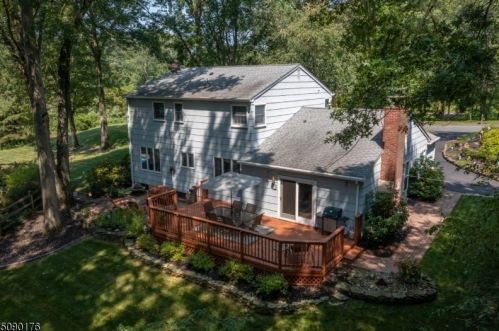 5 Prescott Cir, Lebanon, NJ 08833-3017