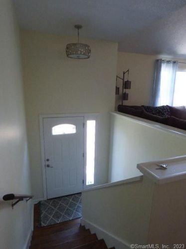 17 Pratt Ln, Waterbury, CT 06716-3012