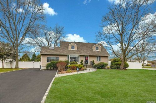 207 Cedrus Ave, Elwood, NY 11731-4504