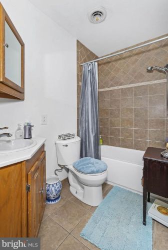 2213 Downing Ln, Wilmington DE  19804-3612 exterior
