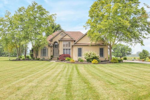 4551 Meadowgrove Dr, Carroll, OH 43112-9409