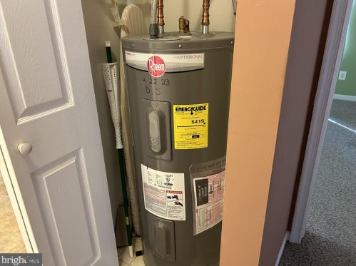 1422 Tristram Cir, West Deptford NJ  08051-2265 exterior