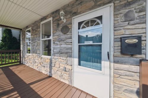 5 Stahl Sq, South Connellsville PA  15425-4007 exterior