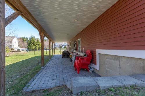 19 Waterford Dr, Sandown NH  03873-2078 exterior