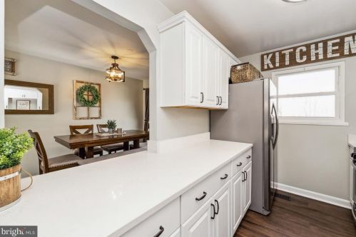 5570 Rowser Dr, Woodbridge, VA 22193-3718