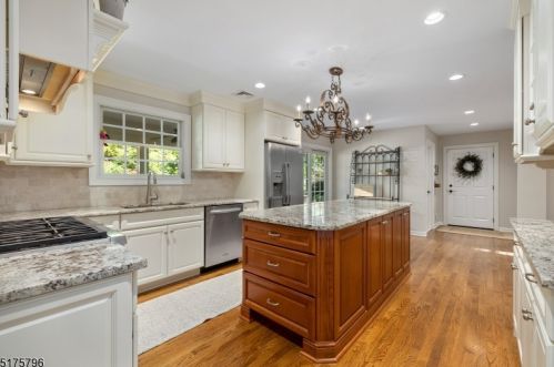 30 Chestnut Ave, Bernardsville, NJ 07924-1718