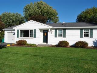 23 Gannett Rd, Canandaigua, NY 14425-8911