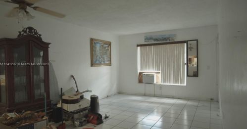 120 Royal Palm Rd, Hialeah FL  33016-4651 exterior