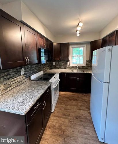 260 Carlyn Ct, Downingtown PA  19335-4204 exterior