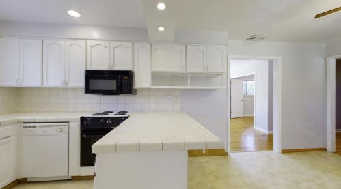 420 Sherwood Dr, Gilroy CA  95020-4221 exterior