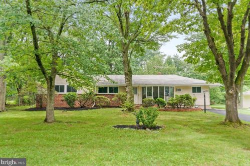2540 Hillside Ln, Norristown, PA 19403-3613