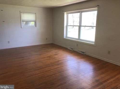 864 Columbia Ave, Newfield, NJ 08344-9651