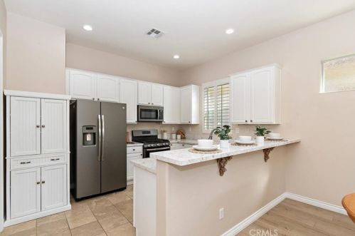 825 Sherwood Ct, Beaumont CA  92223-8556 exterior