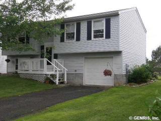 5780 Clover Mdw Ln, Canandaigua NY  14425-9312 exterior