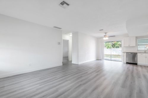 327 16th Ave, Boynton Beach, FL 33435-2523