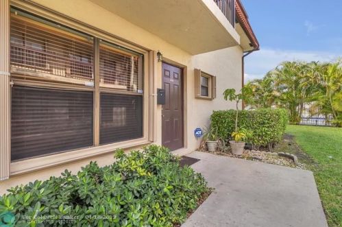 10055 4th St, Hollywood, FL 33024-6155