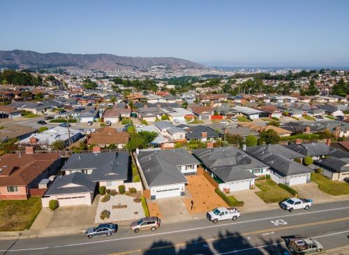 2980 Oakmont Dr, San Bruno CA  94066-1244 exterior