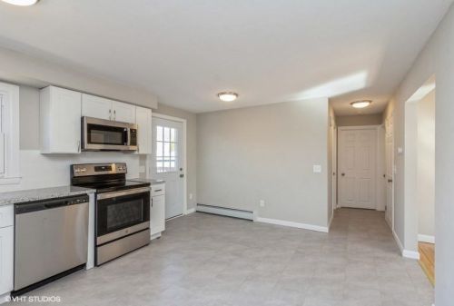 400 England St, Cumberland RI  02864-7211 exterior