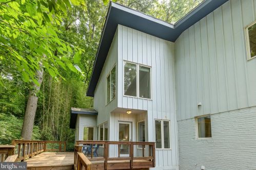 3709 Whispering Ln, Falls Church VA  22041-1121 exterior