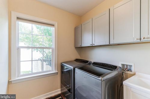 15575 Kelley Farm Ct, Woodbridge VA  22193-5784 exterior