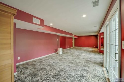 44 Hunters Run, Oakland NJ  07436-2344 exterior