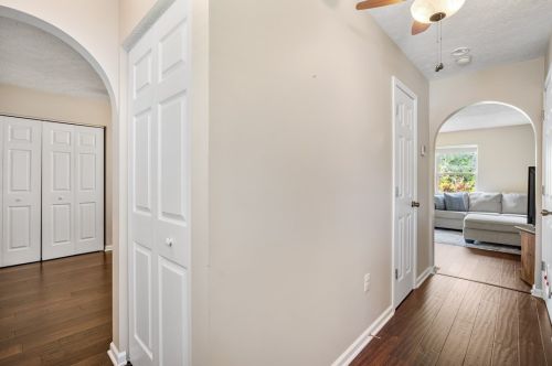 1102 Chelsea Dr, Imperial, PA 15126-8201