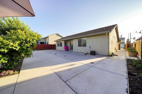 530 Vina Ct, Livingston CA  95334-9111 exterior