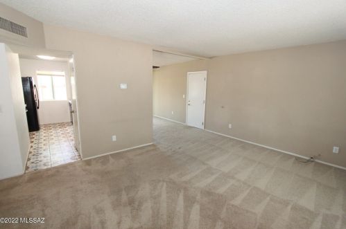 9405 Simon Pl, Tucson, AZ 85710-3165