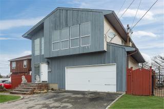 235 Arthur St, Freeport, NY 11520-5609