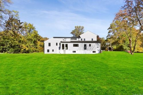 66 Old Farm Rd, Pleasantville, NY 10570-1508