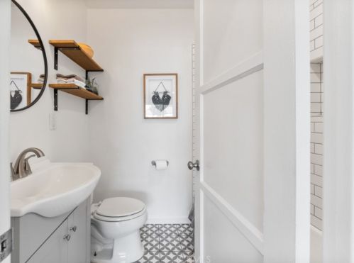 5242 Levelside Ave, Lakewood CA  90712-2224 exterior