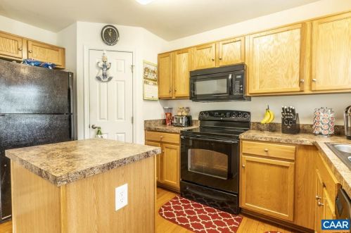 41 Robins Ct, Bybee VA  22963-2089 exterior