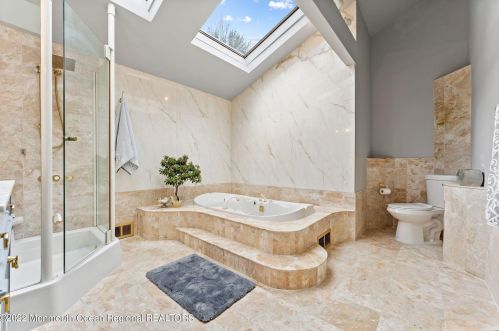 10 Mt Dr, Holmdel Village NJ  07733-1332 exterior