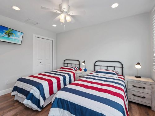 773 Holly Ct, Marco Island FL  34145-1915 exterior