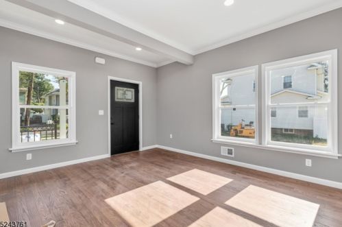 334 Pershing Ave, Roselle Park, NJ 07204-2166